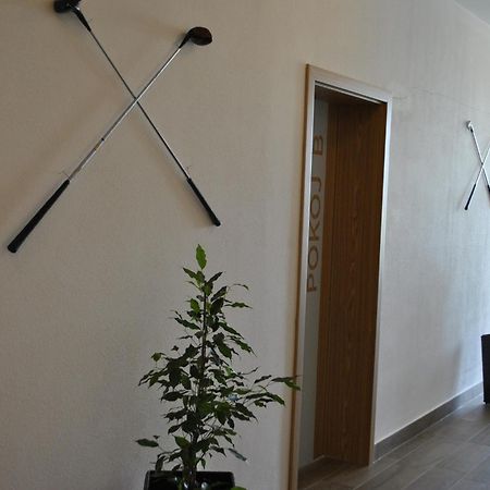 戈尔夫卡杰泽拉酒店 Ostrožská Nová Ves 外观 照片