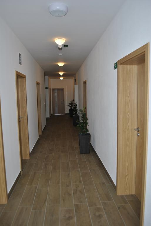 戈尔夫卡杰泽拉酒店 Ostrožská Nová Ves 外观 照片